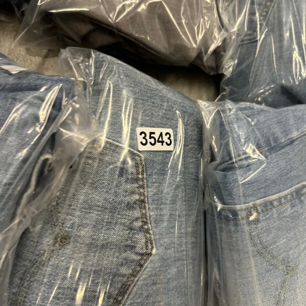 Levis 501 Original Fit Mens 40x30 Medium Wash Blue Button Fly Straight Leg Jeans